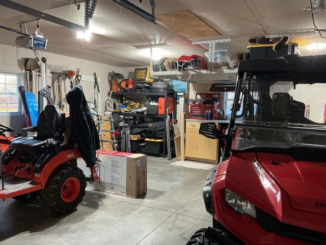 7034 Eaglepoint Drive, Nashport, OH 43830