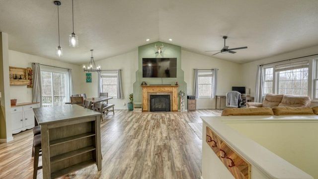 7034 Eaglepoint Drive, Nashport, OH 43830