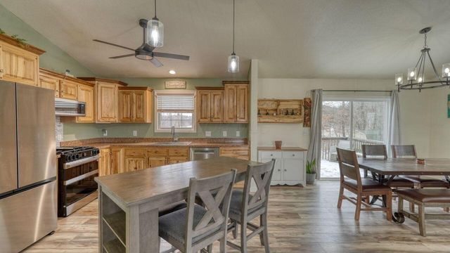 7034 Eaglepoint Drive, Nashport, OH 43830