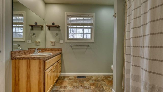 7034 Eaglepoint Drive, Nashport, OH 43830