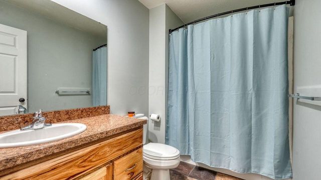 7034 Eaglepoint Drive, Nashport, OH 43830