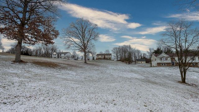 7034 Eaglepoint Drive, Nashport, OH 43830