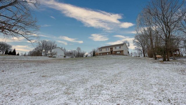 7034 Eaglepoint Drive, Nashport, OH 43830