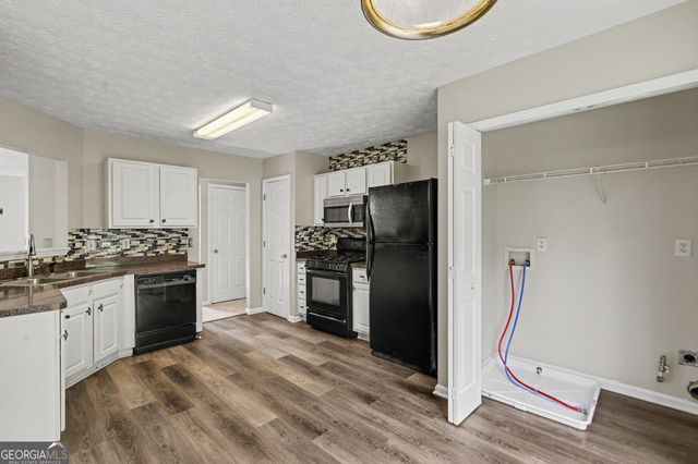 8550 Lakemeadow Drive, Union City, GA 30291