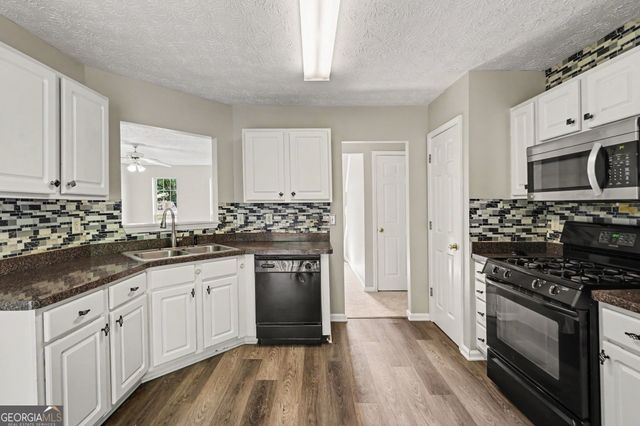 8550 Lakemeadow Drive, Union City, GA 30291