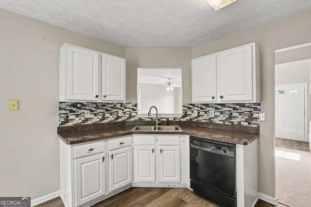 8550 Lakemeadow Drive, Union City, GA 30291