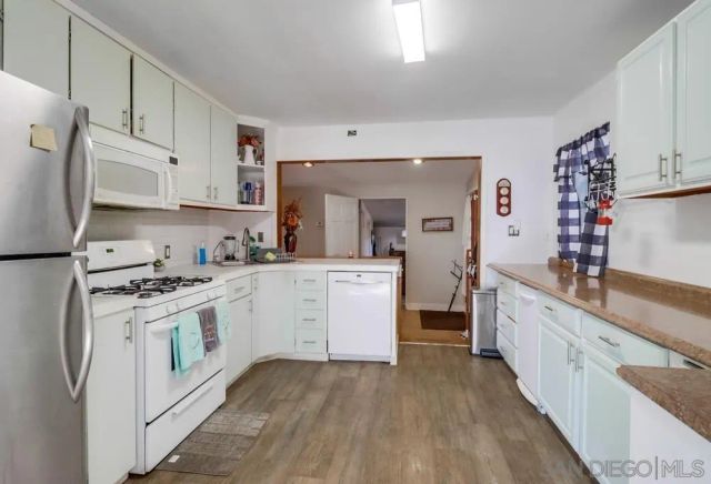 15808 Thomas Paine, Ramona, CA 92065