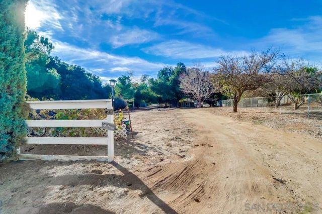 15808 Thomas Paine, Ramona, CA 92065