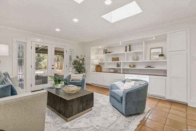 112 Eaton, San Antonio, TX 78209