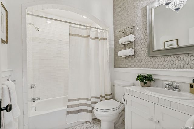 112 Eaton, San Antonio, TX 78209