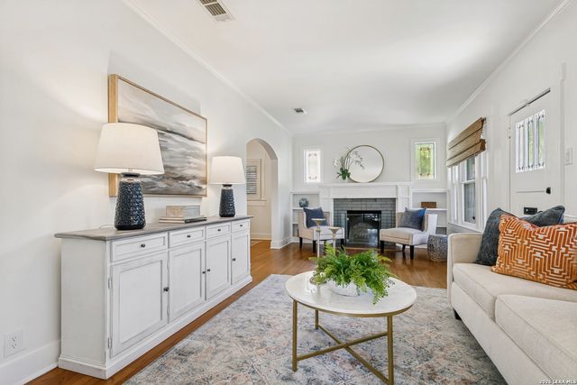 112 Eaton, San Antonio, TX 78209