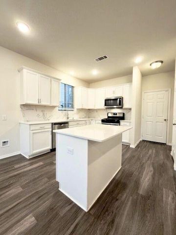 2210 Timberland Country Court, Conroe, TX 77304