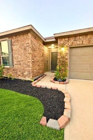 2210 Timberland Country Court, Conroe, TX 77304