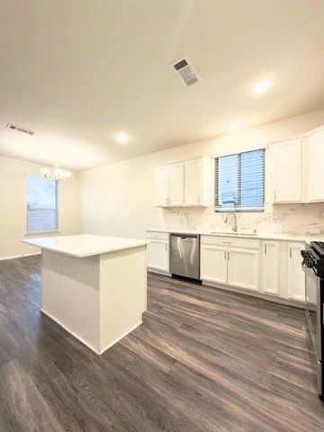 2210 Timberland Country Court, Conroe, TX 77304