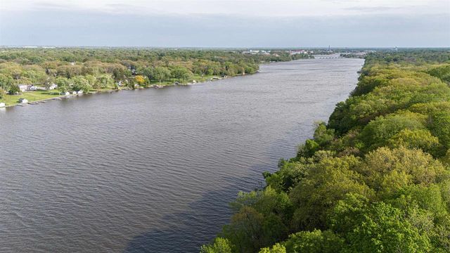 2365 Pow Wow Trail, Beloit, WI 53511