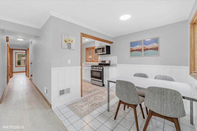 7408 W Argyle Street, Harwood Heights, IL 60706
