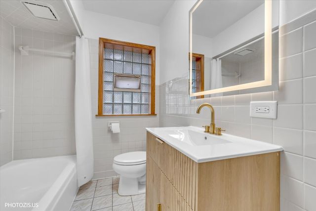 7408 W Argyle Street, Harwood Heights, IL 60706
