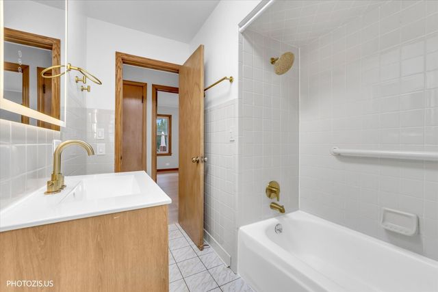 7408 W Argyle Street, Harwood Heights, IL 60706
