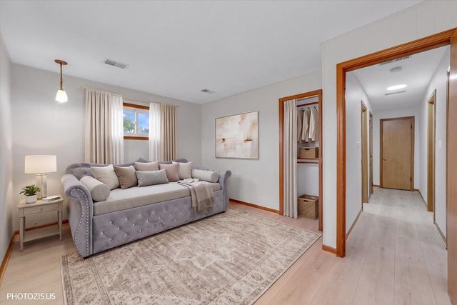 7408 W Argyle Street, Harwood Heights, IL 60706