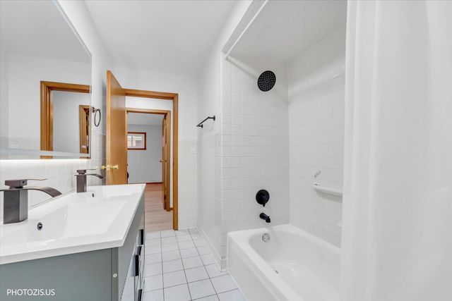 7408 W Argyle Street, Harwood Heights, IL 60706