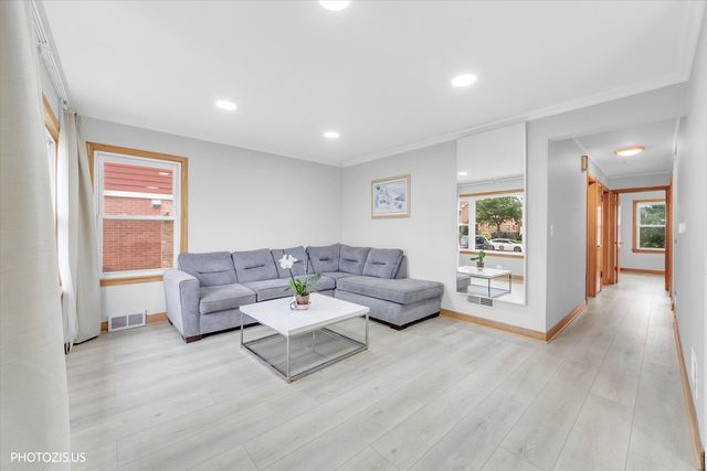 7408 W Argyle Street, Harwood Heights, IL 60706