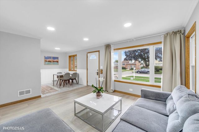 7408 W Argyle Street, Harwood Heights, IL 60706