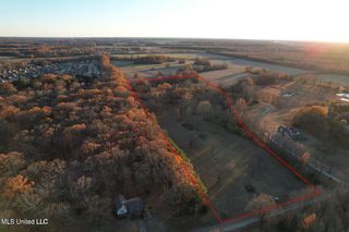 2001 W Oak Grove Road, Hernando, MS 38632