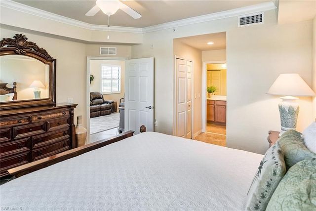 9719 Acqua CT 228, Naples, FL 34113