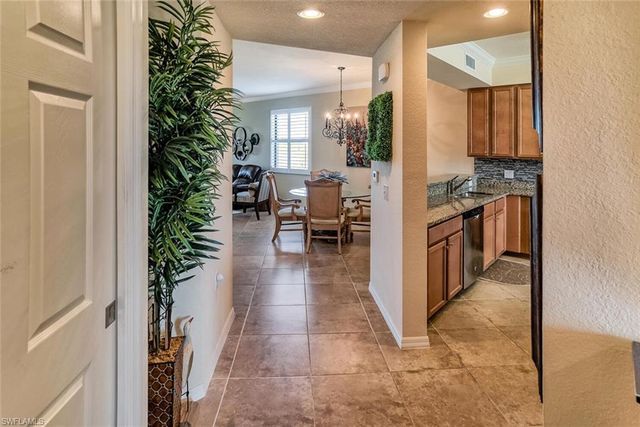 9719 Acqua CT 228, Naples, FL 34113