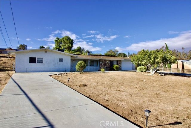 17090 Cholla Avenue, Hesperia, CA 92345
