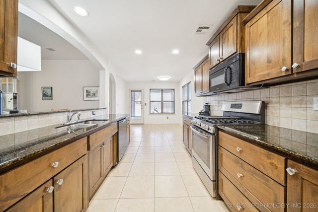 1918 W Canton Place, Broken Arrow, OK 74012