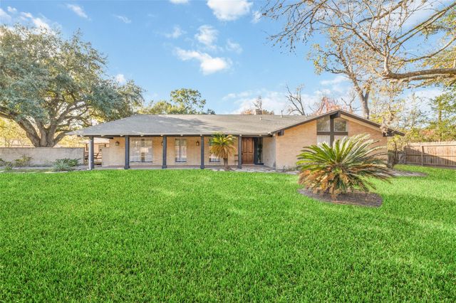 8808 Wateka Drive, Houston, TX 77074