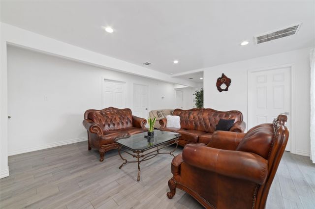 8808 Wateka Drive, Houston, TX 77074