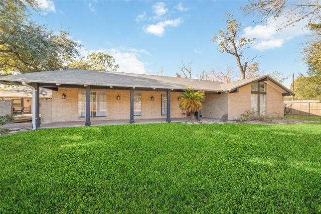 8808 Wateka Drive, Houston, TX 77074