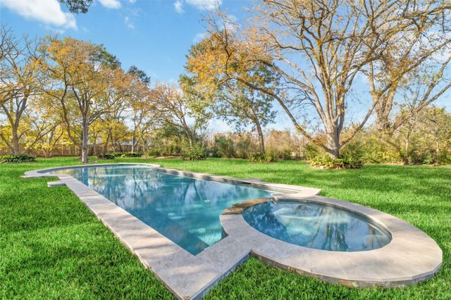 8808 Wateka Drive, Houston, TX 77074