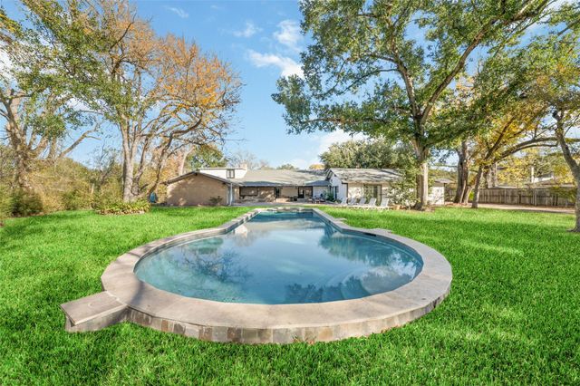 8808 Wateka Drive, Houston, TX 77074