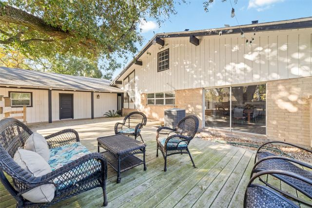 8808 Wateka Drive, Houston, TX 77074