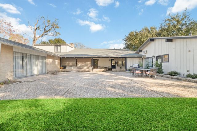 8808 Wateka Drive, Houston, TX 77074