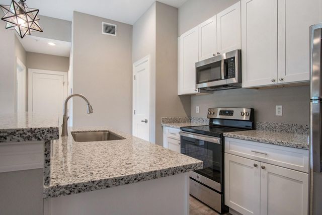 5262 Ella Boulevard 100A, Houston, TX 77018