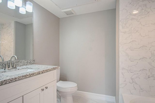 5262 Ella Boulevard 100A, Houston, TX 77018