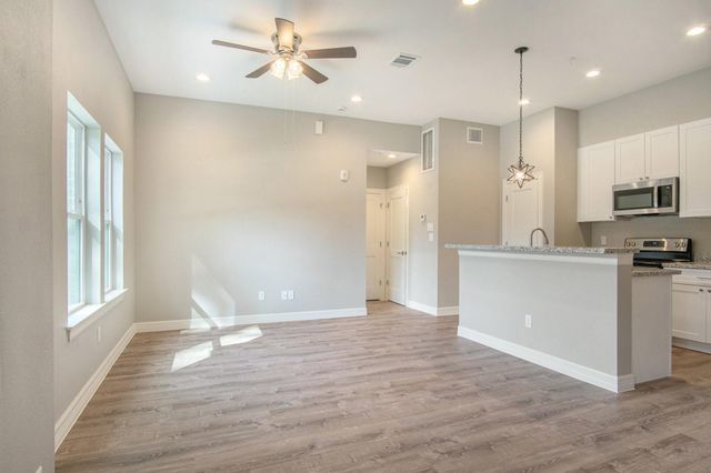 5262 Ella Boulevard 100A, Houston, TX 77018