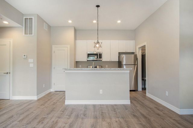 5262 Ella Boulevard 100A, Houston, TX 77018