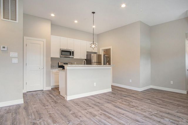5262 Ella Boulevard 100A, Houston, TX 77018