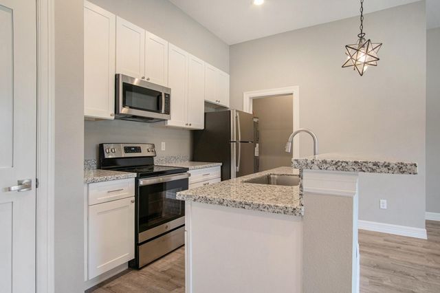 5262 Ella Boulevard 100A, Houston, TX 77018