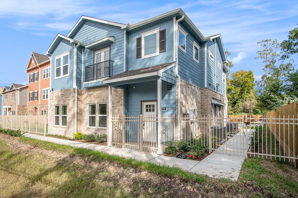 5262 Ella Boulevard 100A, Houston, TX 77018
