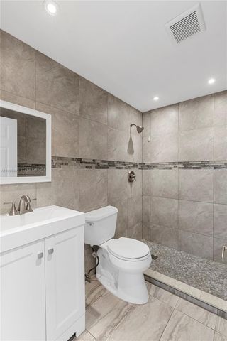 120 SW 96th Ter 204, Plantation, FL 33324