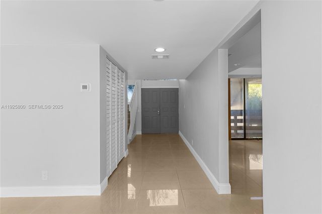 120 SW 96th Ter 204, Plantation, FL 33324