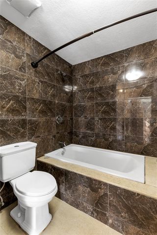 120 SW 96th Ter 204, Plantation, FL 33324