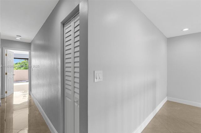 120 SW 96th Ter 204, Plantation, FL 33324