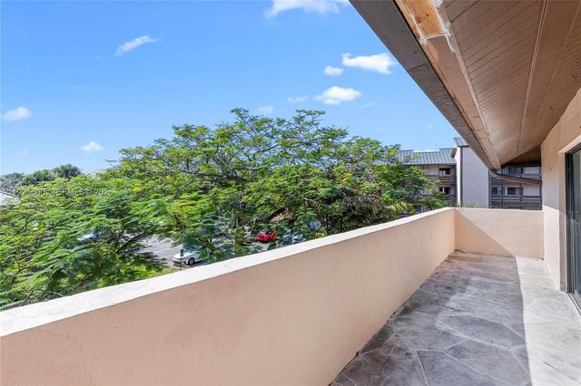 120 SW 96th Ter 204, Plantation, FL 33324